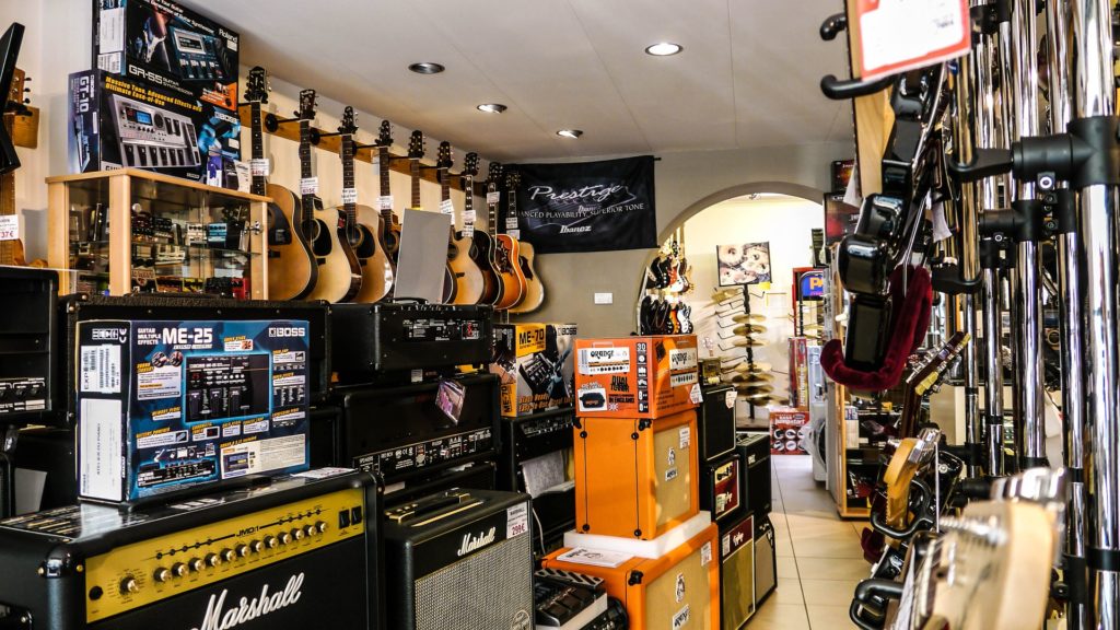 test a guitar store